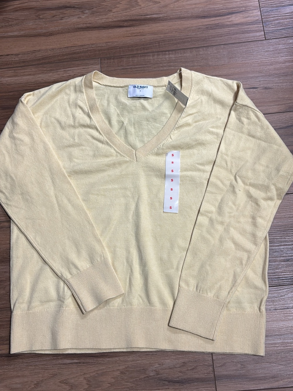 Old Navy V-Neck Sweater in Light Yellow
